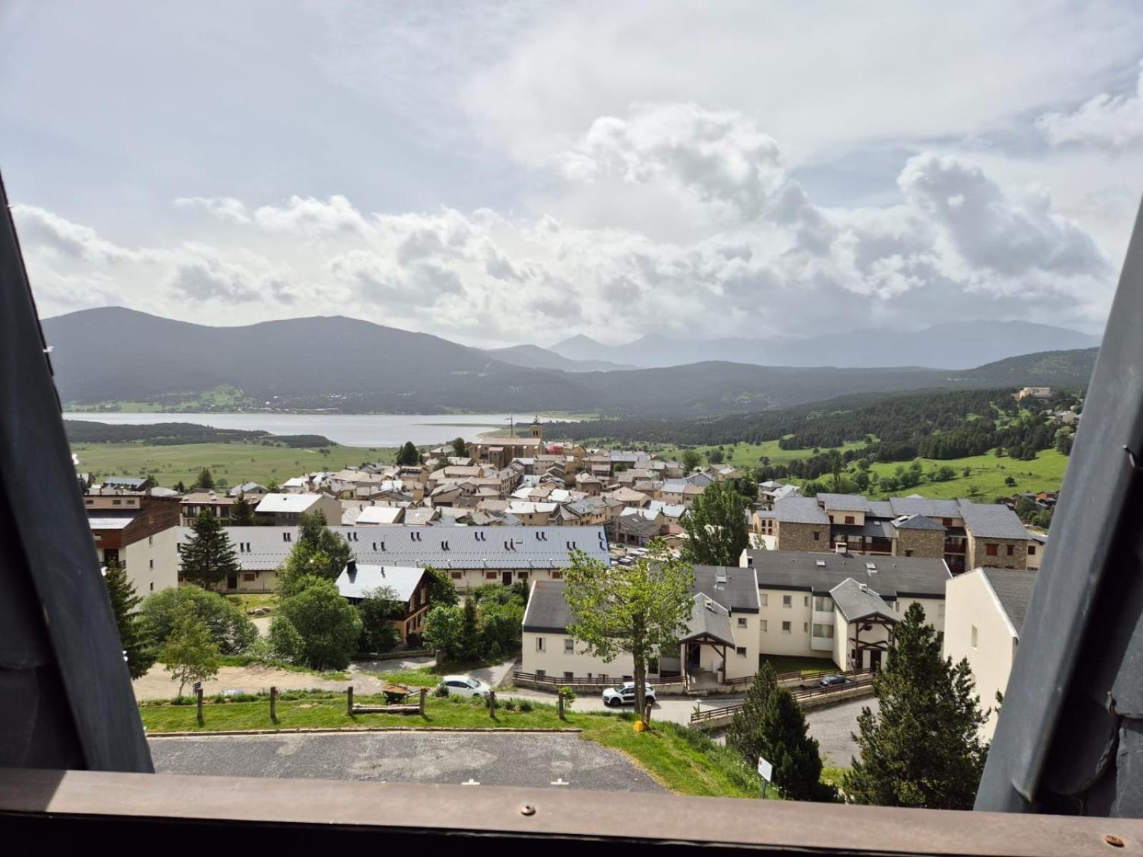 Studio Avec Loggia Les Angles - Superbe Vue Sur Lac Et Montagnes Eksteriør billede